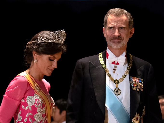 Kong Felipe og Dronning Letizia av Spania ankommer gallamiddagen. Foto: Pierre Emmanuel Deletree / Reuters / NTB scanpix